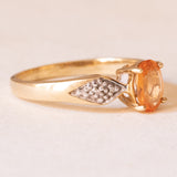 Anello vintage in oro giallo e in oro bianco 9K con zaffiro arancione (0.80ct ca.) e diamanti, anni ‘70