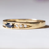 Anello a fascia in oro 18K con zaffiro e diamanti, anni ‘70