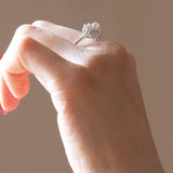 Anello vintage a margherita con diamanti (0.66ctw ca.), anni ‘60