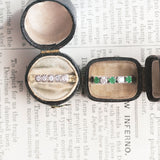 Anello vintage in oro bianco 14K con diamanti (0.20ctw ca.) e smeraldi, anni ‘60/‘70