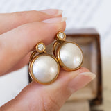 Orecchini vintage in oro 18K con perle mabé e diamanti (0.20ctw ca.), anni ‘60