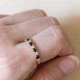Mezzo eternity vintage in oro 18K con zaffiri e diamanti (0.30ctw ca.), anni ‘60/‘70