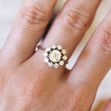 Anello a margherita vintage in oro bianco 18K con diamanti (1ctw ca.), anni ‘60