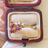Vintage ring in 18K gold with rubies (1.30ctw approx.) And diamonds (0.10ctw approx.), 1970s