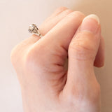 Anello antico in platino e oro bianco 18K con diamanti (centrale 0.30ct ca.), anni ‘20/‘30