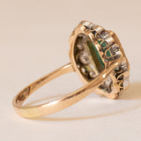 Bague marguerite en or 14 carats avec émeraude (environ 1,50 ct) et diamants (environ 0,80 ct), années 1940/1950