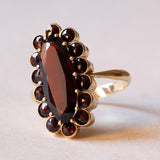 Anello vintage a margherita in oro 8K con granati, anni ‘60