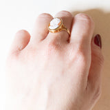Anello vintage in oro giallo 18K con cammeo su conchiglia, anni ‘50/‘60