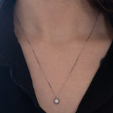 Collana con punto luce in oro bianco 18K con diamante di taglio vecchio di 0.31ct