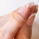 Collana vintage con catenina in oro giallo 9K e con ciondolo a margherita in oro giallo e bianco 9K con quarzo verde e diamanti, anni ‘70/‘80