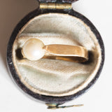 Anello vintage in oro giallo 18K con perla bianca, anni ‘40/‘50
