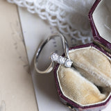 Trilogy vintage in oro bianco 14K con diamanti di taglio brillante (0.30ctw ca.), anni '60/'70