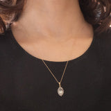 Collana vintage con catenina in oro giallo 9K e con ciondolo a margherita in oro giallo e bianco 9K con quarzo verde e diamanti, anni ‘70/‘80