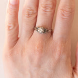Anello antico in platino e oro bianco 18K con diamanti (centrale 0.30ct ca.), anni ‘20/‘30