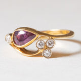 Anello vintage in oro giallo 18K con rubino (0.90ct ca.) e diamanti (0.20ctw ca.), anni ‘70/‘80