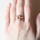 Anello vintage a margherita in oro 18K con rubino (0.30ct ca.) e diamanti (0.30ctw ca.), anni ‘60