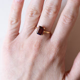 Anello vintage in oro 18K con granato, anni ‘50