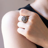 Anello antico in oro 18K e argento con zaffiro e diamanti, anni ‘20
