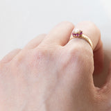 Anello retrò in oro 18K con rubini e perla, anni ‘40