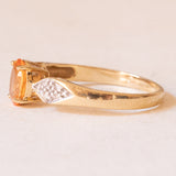 Anello vintage in oro giallo e in oro bianco 9K con zaffiro arancione (0.80ct ca.) e diamanti, anni ‘70