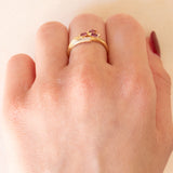 Anello vintage in oro giallo e in oro bianco 18K con rubini e diamanti, anni ‘60