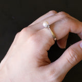 Anello vintage in oro bianco 14K con perla e diamanti (0.12ctw ca.), anni ‘60
