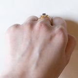 Anello vintage a margherita in oro 18K con zaffiro e diamanti, anni ‘70