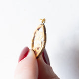 Ciondolo portafortuna antico con numero 13 in oro giallo 18K, anni ‘10/‘20