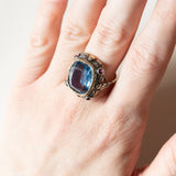 Anello vintage in stile antico in oro 18K e argento con zaffiro e rubini