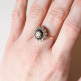 Anello vintage in stile antico a margherita in oro giallo 18K e argento con diamanti (centrale 0.40ct ca.), anni '60
