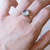 Vintage cocktail ring in 18K gold with blue spinel, 60s / 70s