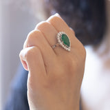 Bague marguerite en or blanc 18 carats avec émeraude (2,37 ct) et diamants (0,50 ct)