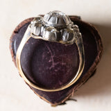 Anello a margherita antico in oro 18K e argento con diamanti di taglio vecchia miniera (1.15ctw ca.), seconda metà dell’800