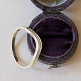 Vintage 14K gold "V" ring with diamonds (approx. 0.10ctw), 1970s