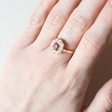 Anello vintage a margherita in oro 18K con rubino (0.30ct ca.) e diamanti (0.30ctw ca.), anni ‘60