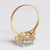 Anello vintage in oro giallo e in oro bianco 18K con topazio azzurro (4ct ca.), anni ‘60