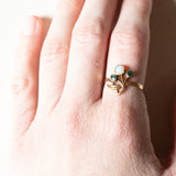 Anello antico in oro 18K con opale e paste di vetro verdi, anni '10/'20