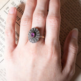 Anello a margherita vintage in stile antico in oro 18K e argento con rubino e diamanti