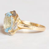 Anello vintage in oro giallo e in oro bianco 18K con topazio azzurro (4ct ca.), anni ‘60