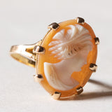 Anello vintage in oro 18K con cammeo su conchiglia, anni ‘60