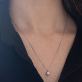 Collana con punto luce in oro bianco 18K con diamante di taglio vecchio di 0.31ct