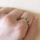 Mezzo eternity vintage in oro 18K con zaffiri e diamanti (0.30ctw ca.), anni ‘60/‘70