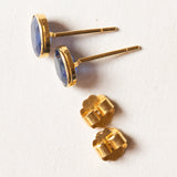 Orecchini vintage in oro 18K con zaffiri blu, anni ‘70