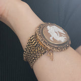 Bracciale antico in oro 18K con cammeo su conchiglia, primi del ‘900