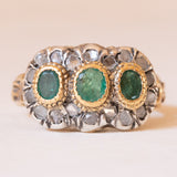 Anello vintage in stile antico in oro giallo 18K e argento con smeraldi (0.80ctw ca.) e diamanti (0.36ctw ca.), anni '60