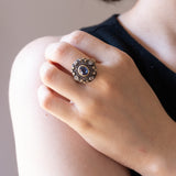 Anello antico in oro 18K e argento con zaffiro e diamanti, anni ‘20