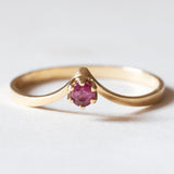 Anello a “V” vintage in oro 18K con rubino, anni ‘70