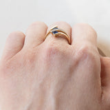Anello vintage in oro 18K con zaffiri e diamante, anni ‘70