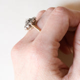 Anello vintage in stile antico a margherita in oro giallo 18K e argento con diamanti (centrale 0.40ct ca.), anni '60