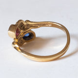 Anello contrarié vintage in oro 14K con zaffiro, rubino e diamanti (0.12ctw ca.), anni ‘70/‘80